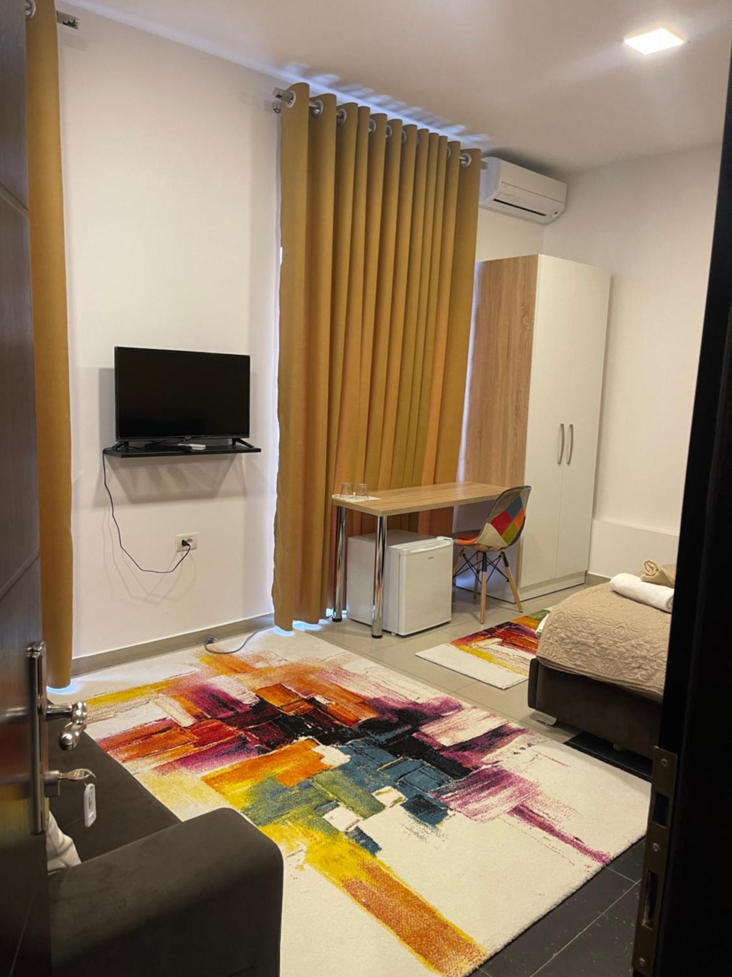 Small Hotel Ora ポグラデツ エクステリア 写真